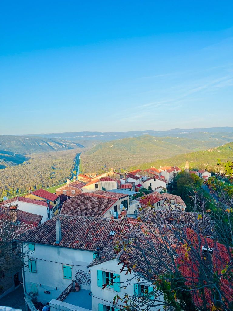 Motovun, a picturesque hilltop town nestled in the heart of Istria, is truly a feast for the senses, especially during autumn when its natural beauty shines brightest. As the vibrant colors of the season come alive, visitors are treated to a breathtaking panorama that captivates the heart and soul, making it an unforgettable destination.